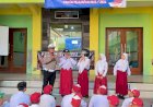 Operasi-Patuh-Semeru-2025,-Polres-Mojokerto-Edukasi-Pelajar-Tertib-Lalin-dan-Berbagi-Helm-Gtatis