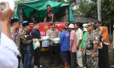 Ngabuburit,-Polres-Probolinggo-Kota-Berbagi-Baksos-Untuk-Warga-Kurang-Mampu