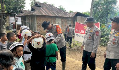 Trauma-Healing-Polri-Hadirkan-Flying-Fox-untuk-Kembalikan-Senyum-Anak-Anak-Terdampak-Bencana-di-Kayu-Pasak