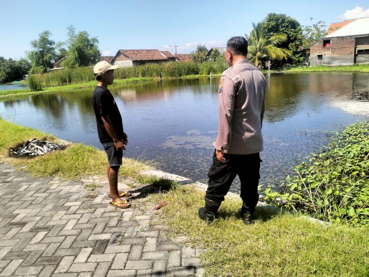 Bhabinkamtibmas Bersama Warga Budidaya Ikan