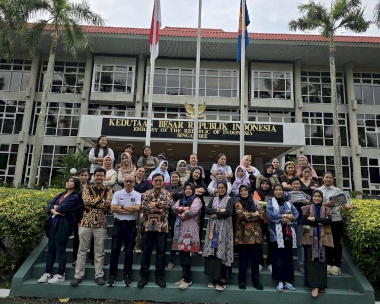 Kolaborasi Prodi S2 Perekonomian Islam & Industri Halal FEB UNESA Dukung PMI Singapura: Sehat, Percaya Diri, dan Melek Produk Halal