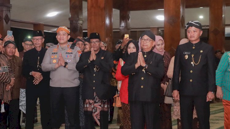 Sinergitas TNI Polri dan Forkopimda Blitar Gelar Brokohan di Harlah Pancasila