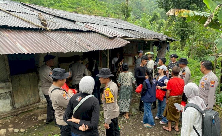 Polri Peduli Medan Sulit dan Daerah Terpencil Tak Surutkan Polres Jember Salurkan Bantuan Untuk Warga