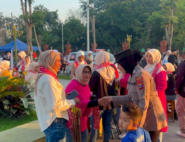 Polwan Polresta Sidoarjo Amankan Car Free Day Alun-alun