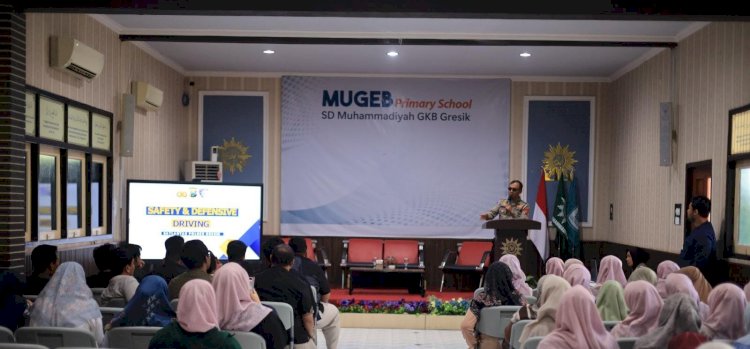 Polantas Menyapa Polres Gresik Gandeng Guru Tanamkan Budaya Tertib Lalu Lintas Sejak Dini